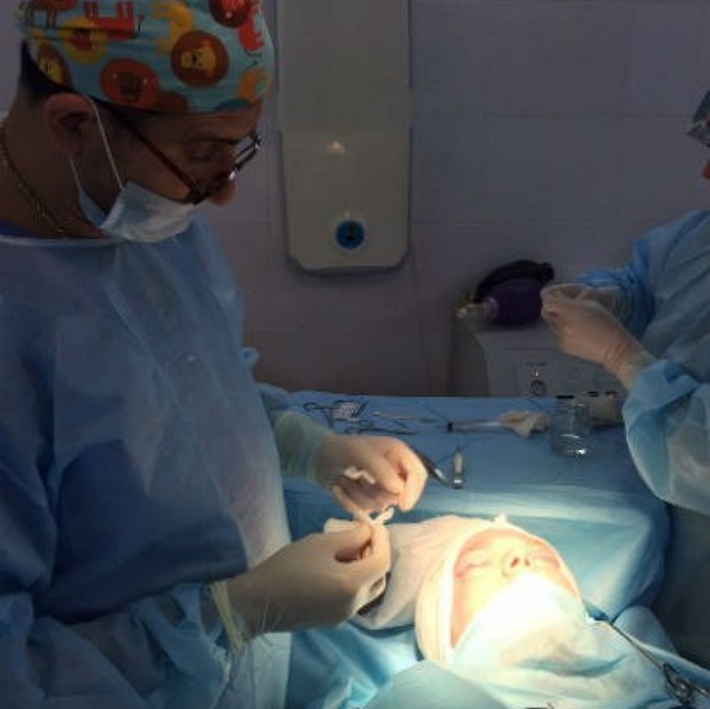 Антон Гусев вновь лег под нож пластического хирурга Антон Гусев вновь лег под нож пластического хирурга