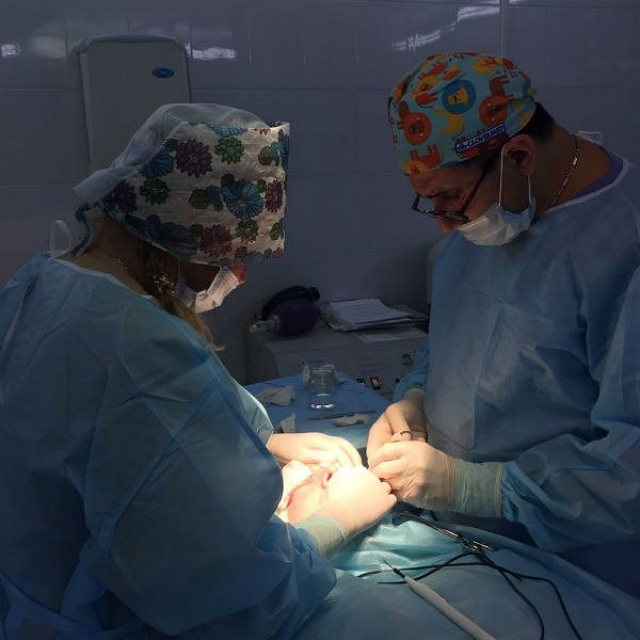 Антон Гусев вновь лег под нож пластического хирурга Антон Гусев вновь лег под нож пластического хирурга