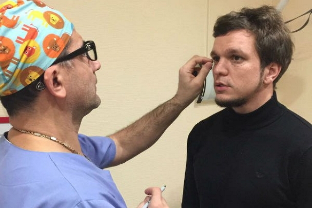 Антон Гусев вновь лег под нож пластического хирурга Антон Гусев вновь лег под нож пластического хирурга