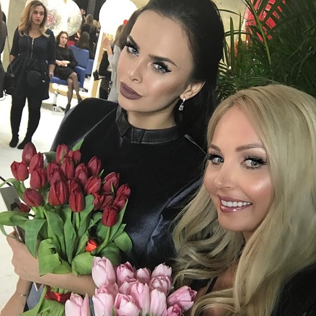 Нетрезвая Романец опозорилась на светской вечеринке Нетрезвая Романец опозорилась на светской вечеринке