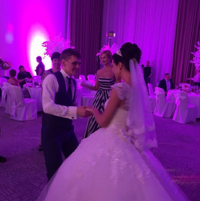 Экс-участница Алена Юдина вышла замуж Экс-участница Алена Юдина вышла замуж