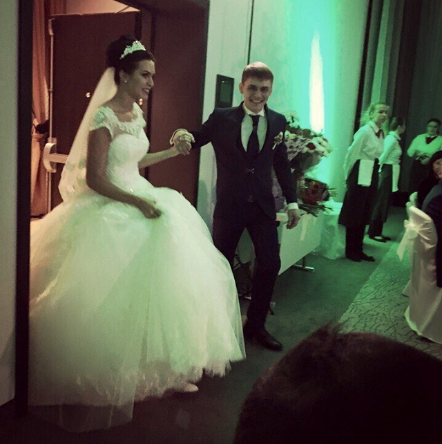 Экс-участница Алена Юдина вышла замуж Экс-участница Алена Юдина вышла замуж