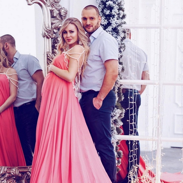 Юлия Щаулина демонстрирует округлившийся живот Юлия Щаулина демонстрирует округлившийся живот