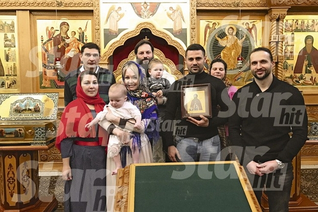 «СтарХит»: Дарья и Сергей Пынзарь крестили младшего сына «СтарХит»: Дарья и Сергей Пынзарь крестили младшего сына