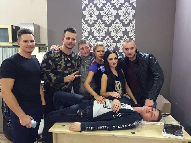 Фото со съёмок ток-шоу (20.12.2016) Фото со съёмок ток-шоу (20.12.2016)