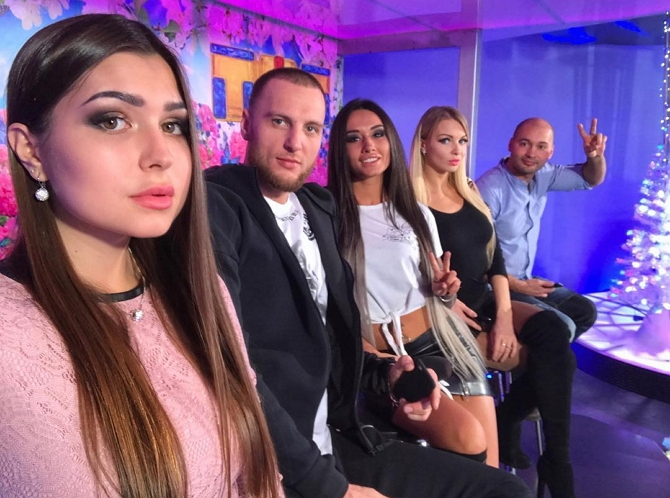 Фото со съёмок ток-шоу (20.12.2016) Фото со съёмок ток-шоу (20.12.2016)