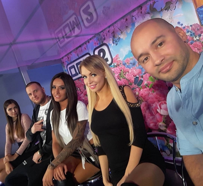 Фото со съёмок ток-шоу (20.12.2016) Фото со съёмок ток-шоу (20.12.2016)