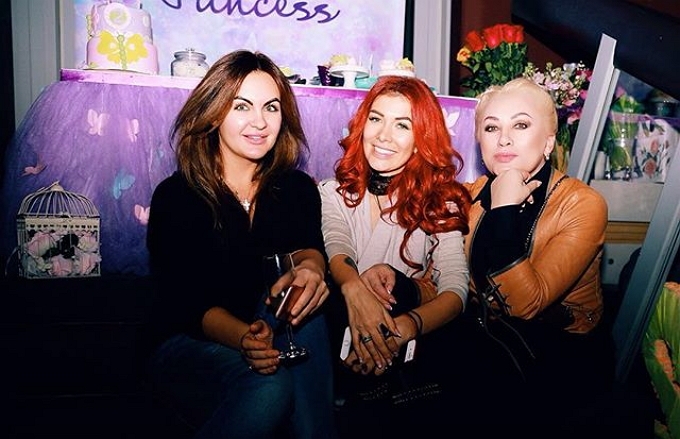 Тайный поклонник Карякиной оплатил праздник её дочери Тайный поклонник Карякиной оплатил праздник её дочери