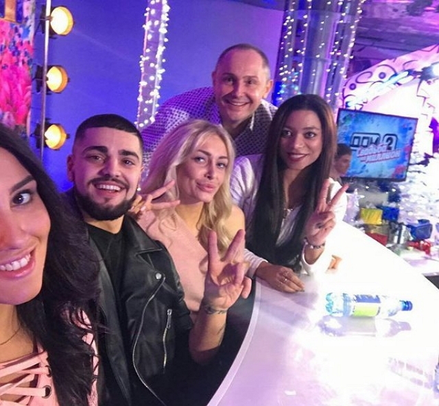 Фото со съёмок ток-шоу (26.12.2016) Фото со съёмок ток-шоу (26.12.2016)