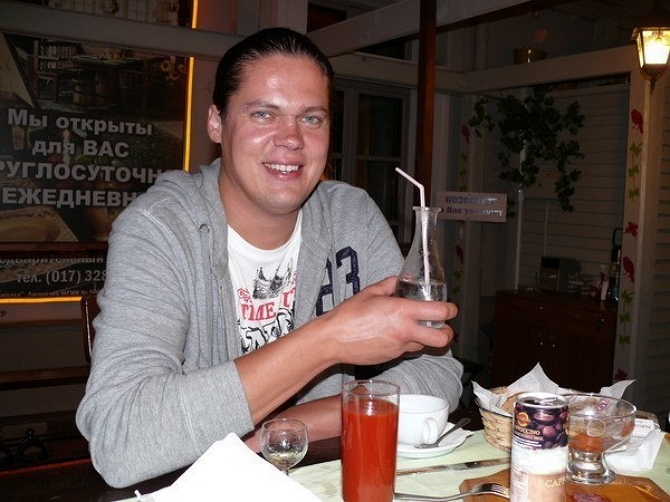 На Дом-2 рвётся Денис Африкантов На Дом-2 рвётся Денис Африкантов