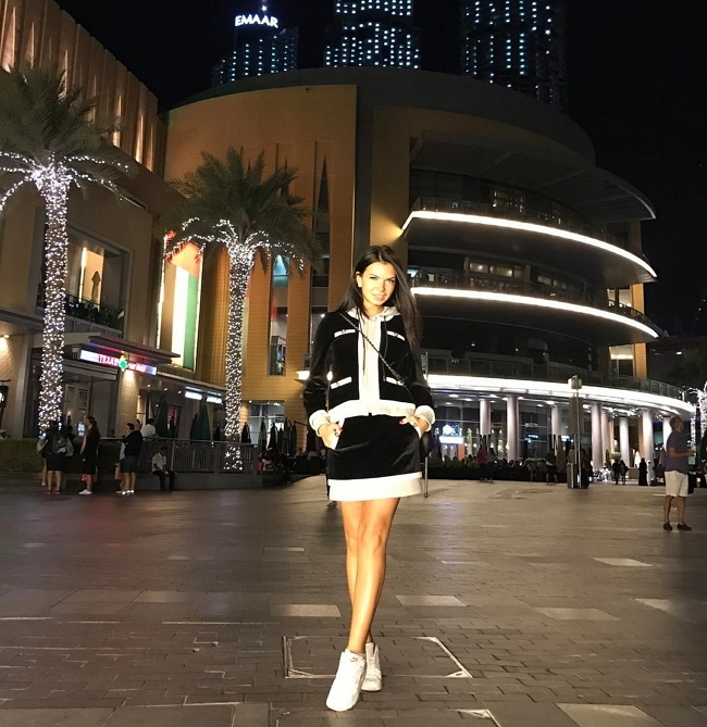 Катя Жужа взбудоражила Дубай откровенными нарядами Катя Жужа взбудоражила Дубай откровенными нарядами