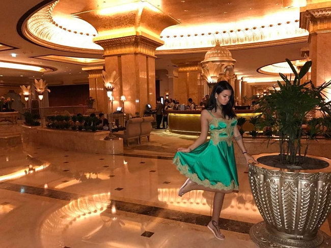 Катя Жужа взбудоражила Дубай откровенными нарядами Катя Жужа взбудоражила Дубай откровенными нарядами