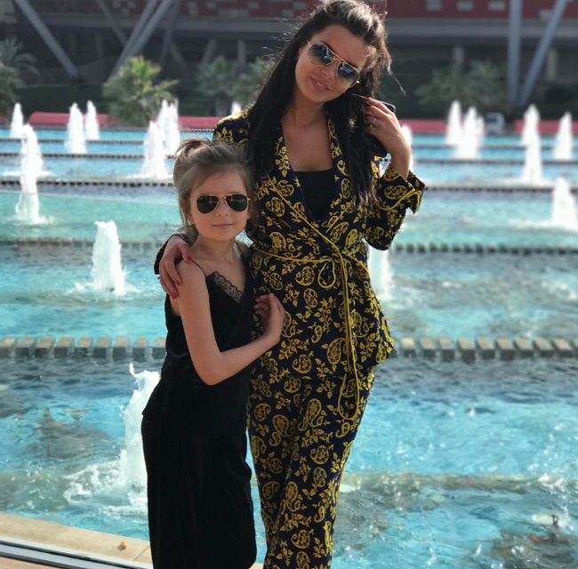 Катя Жужа взбудоражила Дубай откровенными нарядами Катя Жужа взбудоражила Дубай откровенными нарядами