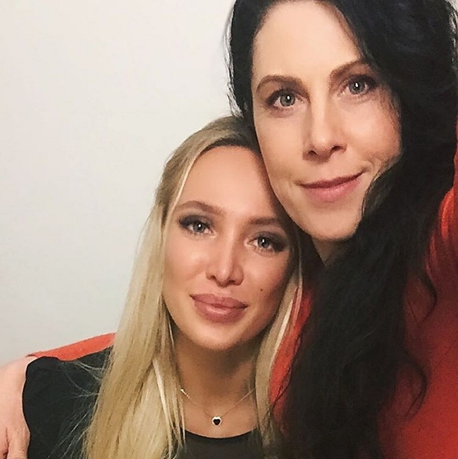 К Ивану Барзикову на проект приехала мама К Ивану Барзикову на проект приехала мама