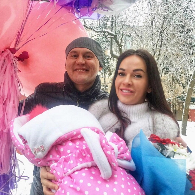 Фанаты Меньщиковых умиляются первому фото их дочери Фанаты Меньщиковых умиляются первому фото их дочери