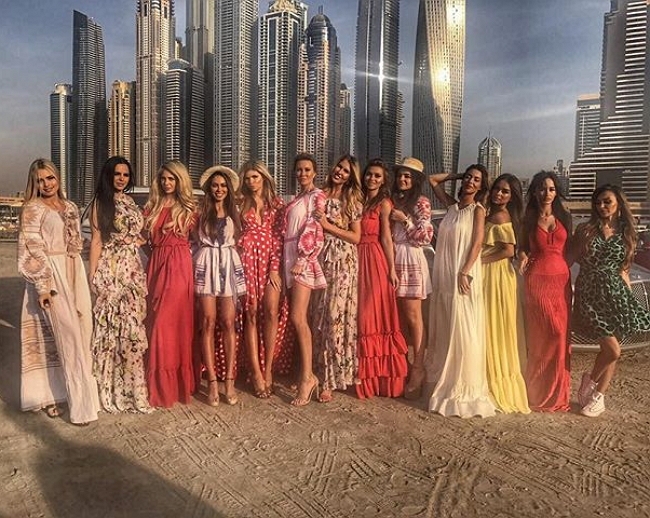 Элина Карякина поскандалила с экс-невестой певца Тимати Элина Карякина поскандалила с экс-невестой певца Тимати