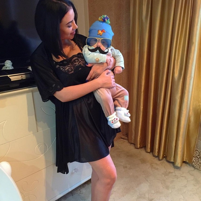 Фото Виктории Берниковой с сыном Фото Виктории Берниковой с сыном