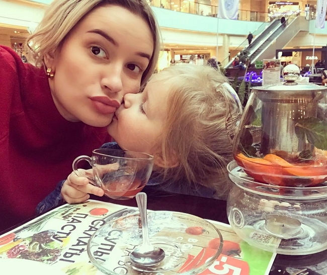 Муж Бушиной: Я прячу от нее деньги в носок! Муж Бушиной: Я прячу от нее деньги в носок!