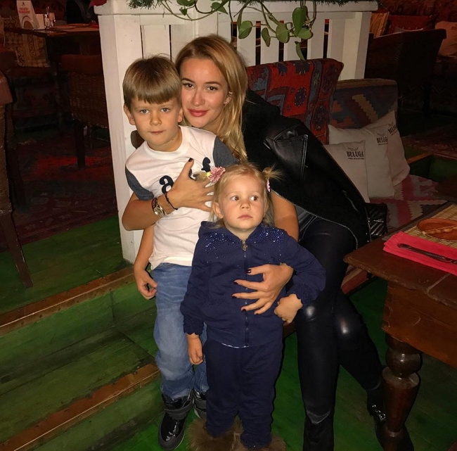 Муж Бушиной: Я прячу от нее деньги в носок! Муж Бушиной: Я прячу от нее деньги в носок!