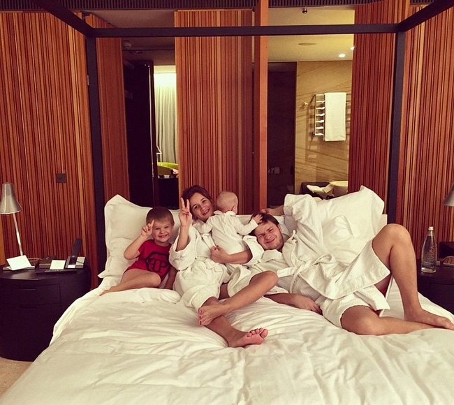 Муж Бушиной: Я прячу от нее деньги в носок! Муж Бушиной: Я прячу от нее деньги в носок!