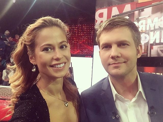 Үлкен кеудесі бар әдемі азиялық әйел трахает алады