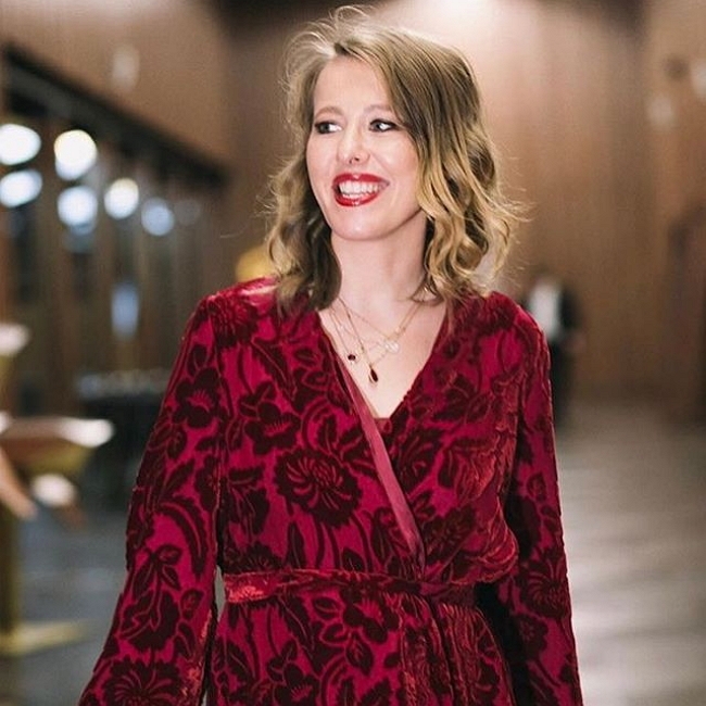 Фанаты высмеяли наряд Ксении Собчак Фанаты высмеяли наряд Ксении Собчак