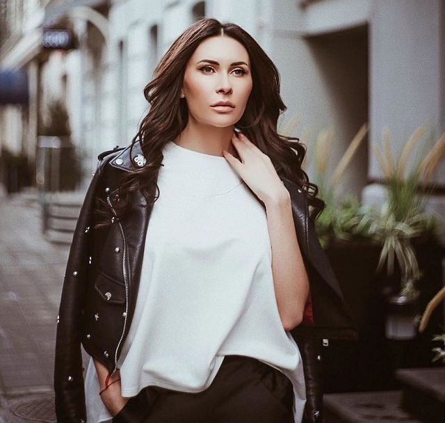 Элина Карякина дала дочери новую фамилию Элина Карякина дала дочери новую фамилию