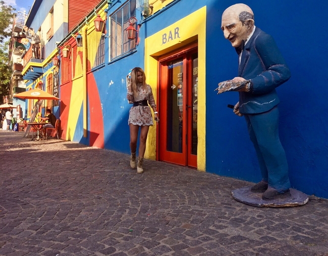 Катя Колисниченко ищет себе мужа на кладбищах Аргентины Катя Колисниченко ищет себе мужа на кладбищах Аргентины