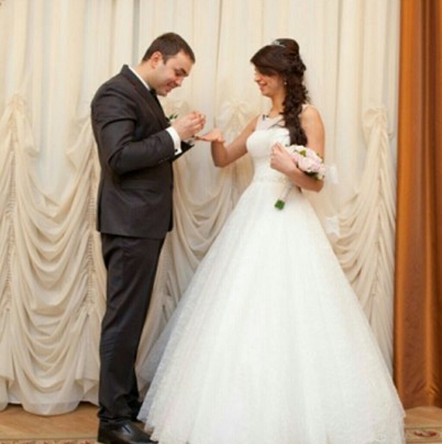 Cosmopolitan: Почему так быстро разводятся участники Дома-2 Cosmopolitan: Почему так быстро разводятся участники Дома-2