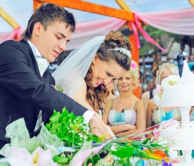 Cosmopolitan: Почему так быстро разводятся участники Дома-2 Cosmopolitan: Почему так быстро разводятся участники Дома-2