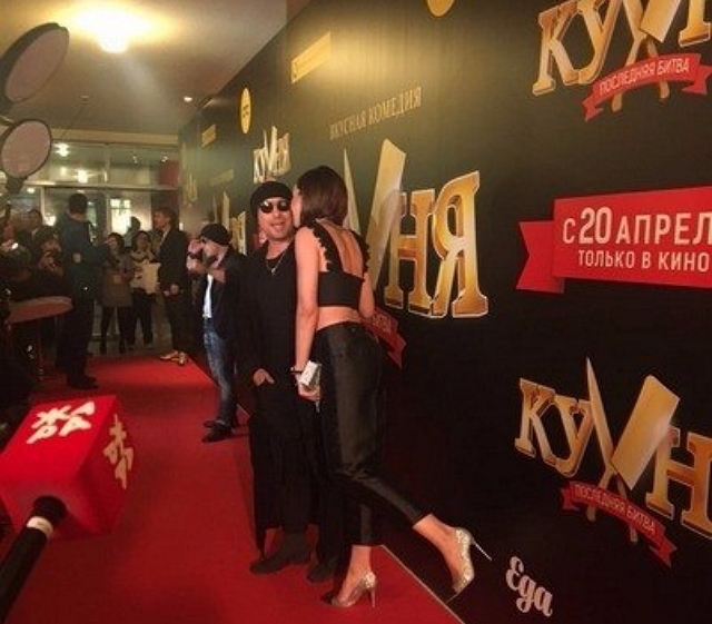 Бузова поцелуем поддержала Нагиева на премьере фильма Бузова поцелуем поддержала Нагиева на премьере фильма