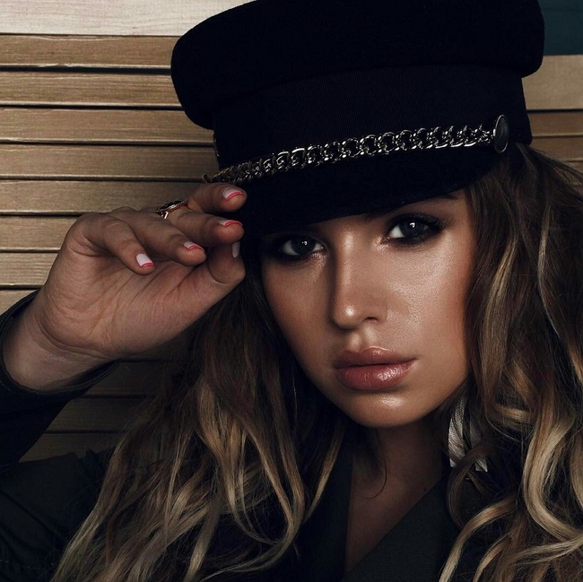 Александра Артёмова: Узнали? Александра Артёмова: Узнали?