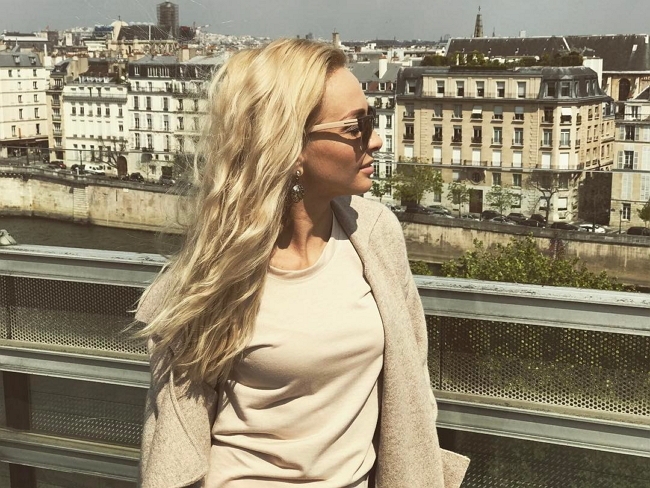 Наталья Варвина с мужем наслаждаются красотами Парижа Наталья Варвина с мужем наслаждаются красотами Парижа