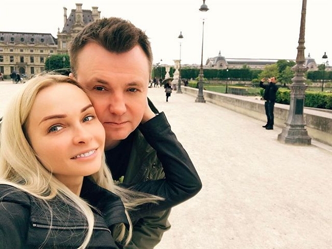 Наталья Варвина с мужем наслаждаются красотами Парижа Наталья Варвина с мужем наслаждаются красотами Парижа