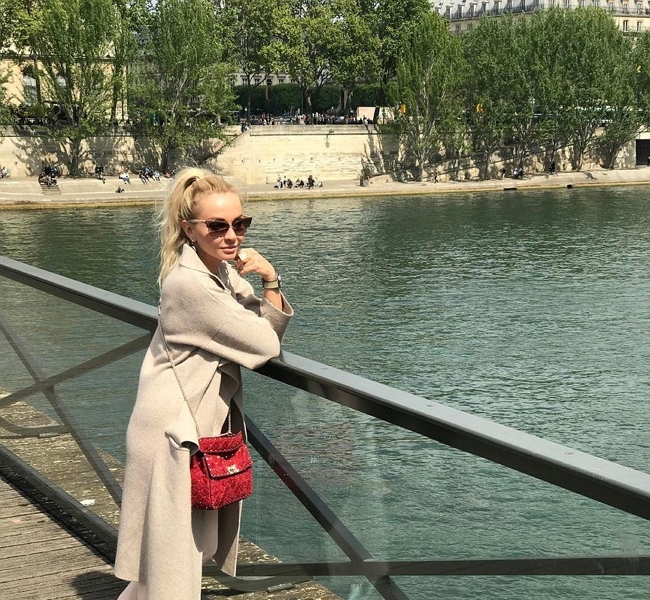 Наталья Варвина с мужем наслаждаются красотами Парижа Наталья Варвина с мужем наслаждаются красотами Парижа