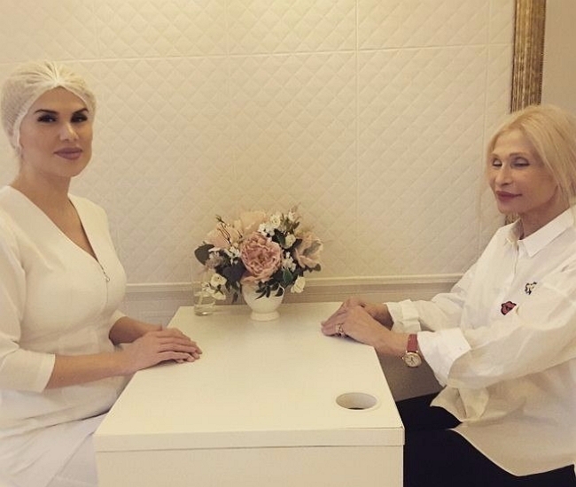 Калганов хочет усовершенствовать внешность матери Калганов хочет усовершенствовать внешность матери