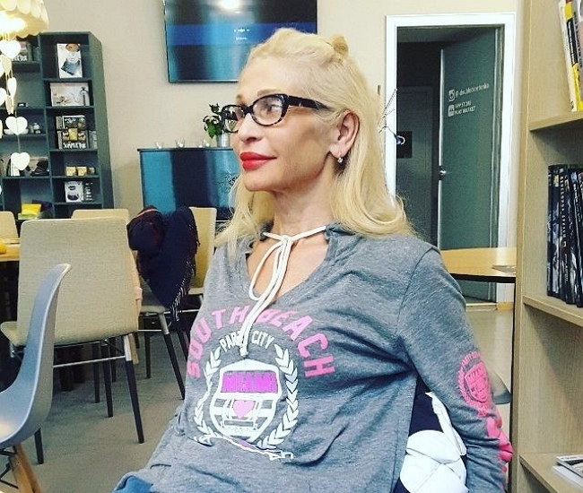 Калганов хочет усовершенствовать внешность матери Калганов хочет усовершенствовать внешность матери