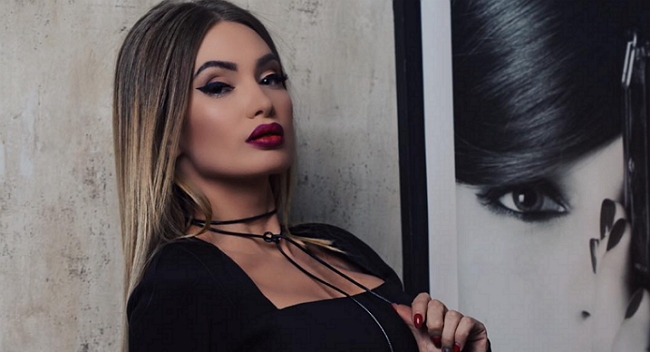 Евгения Феофилактова вновь надела свадебное платье