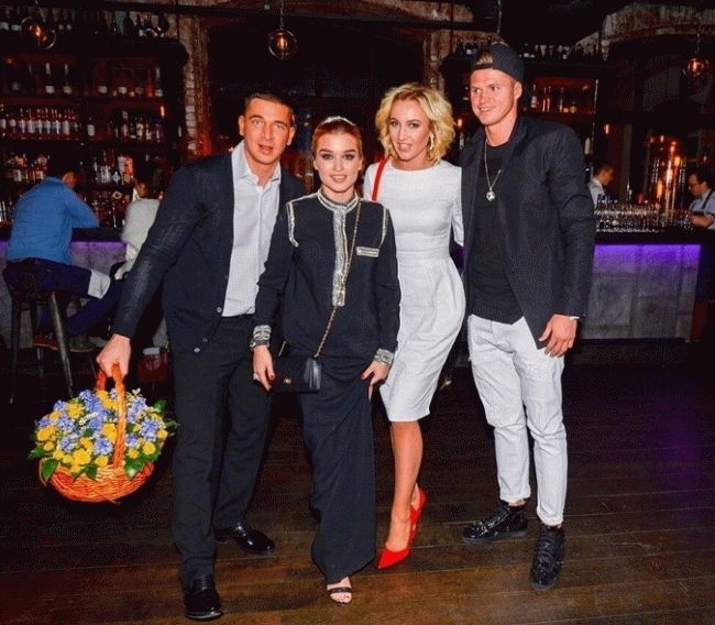 Курбан Омаров упрекает Ольгу Бузову в неправильном образе жизни? Курбан Омаров упрекает Ольгу Бузову в неправильном образе жизни?