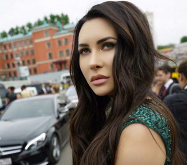 Элина Карякина проболталась о своем прошлом Элина Карякина проболталась о своем прошлом