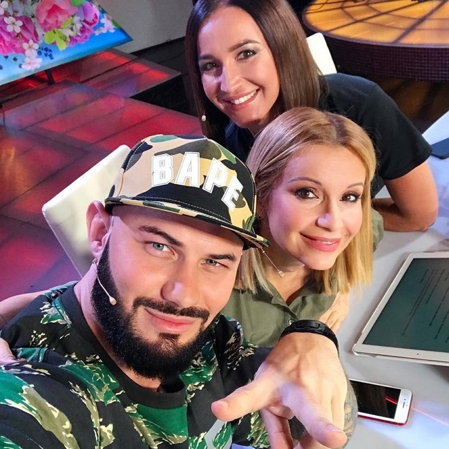 Фото со съёмок ток-шоу (4.07.2017) Фото со съёмок ток-шоу (4.07.2017)