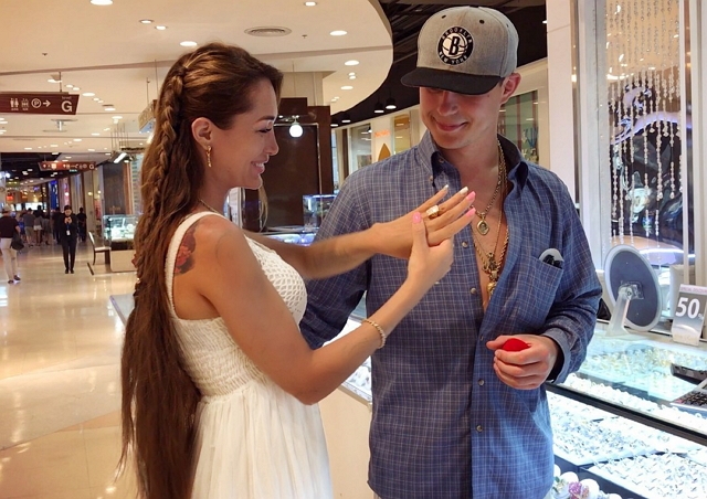 Алена Ашмарина: Мы с Ильей три года вместе! Алена Ашмарина: Мы с Ильей три года вместе!