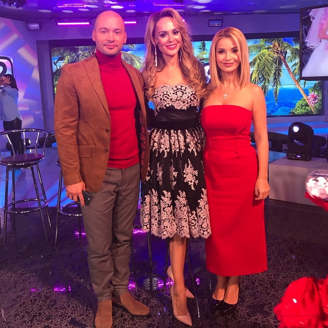 Фото со съёмок ток-шоу (25.10.2017) Фото со съёмок ток-шоу (25.10.2017)