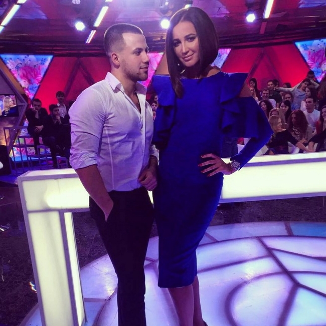 Фото со съёмок ток-шоу (27.10.2017) Фото со съёмок ток-шоу (27.10.2017)