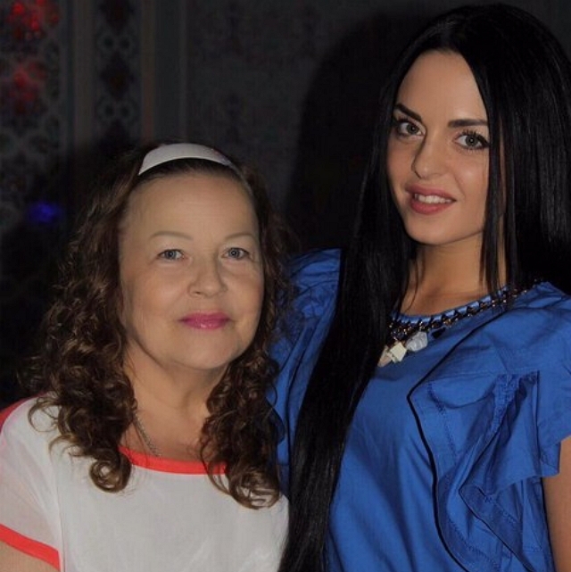 Юлия Ефременкова открыла правду о своей матери Юлия Ефременкова открыла правду о своей матери