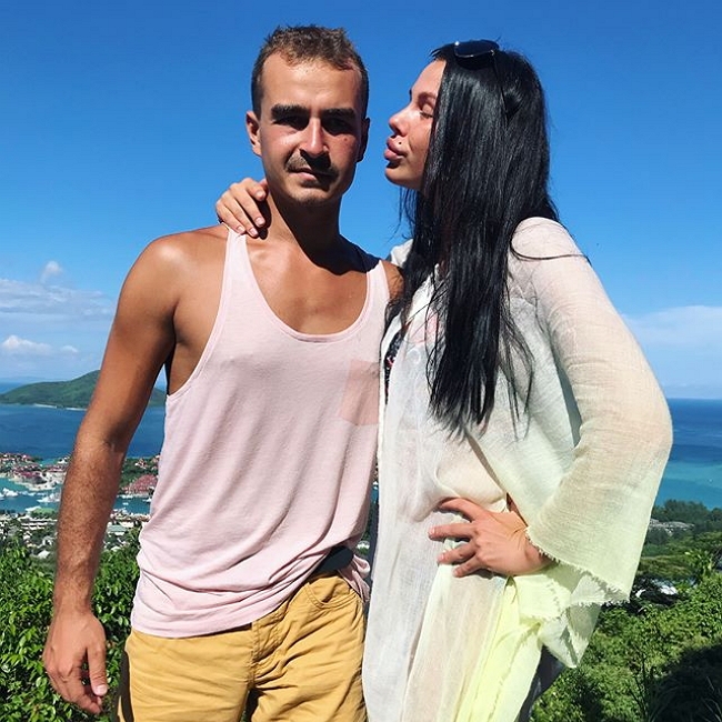 У Александры Шевы память девичья? У Александры Шевы память девичья?