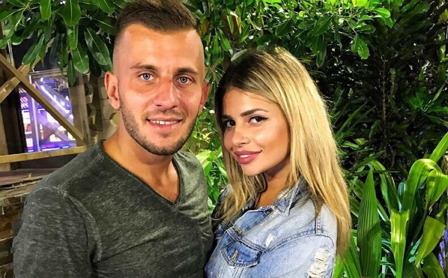 Виталий Малышев: Она пишет, что любит меня Виталий Малышев: Она пишет, что любит меня