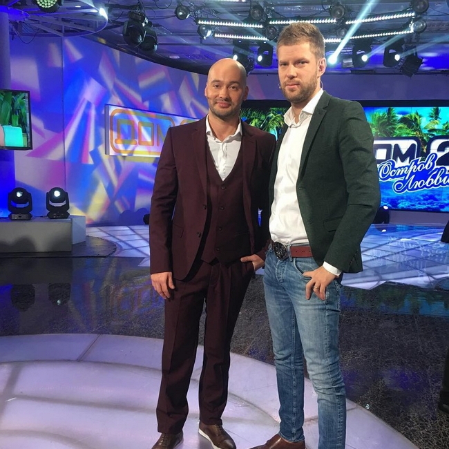 Фото со съёмок ток-шоу (17.12.2017) Фото со съёмок ток-шоу (17.12.2017)