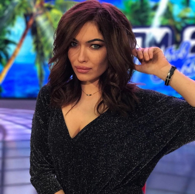 Фото со съёмок ток-шоу (19.12.2017) Фото со съёмок ток-шоу (19.12.2017)