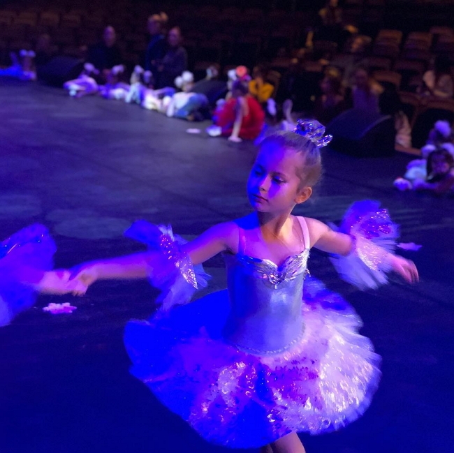 Дочь Виктории Бони выступила на благотворительном концерте Дочь Виктории Бони выступила на благотворительном концерте